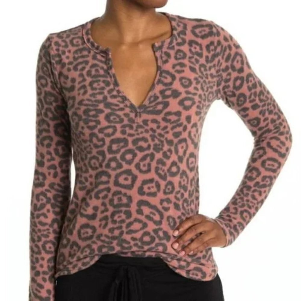 NEW Socialite Nordstrom‎ Split Notch V-Neck Lightweight Fleece Rust Leopard